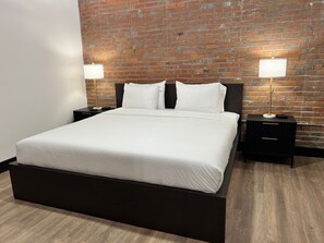 Iron/ironing board, Internet, bed sheets