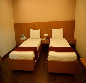 Family Triple Room | Free WiFi - HOTEL PAMS (Mayiladuthurai)