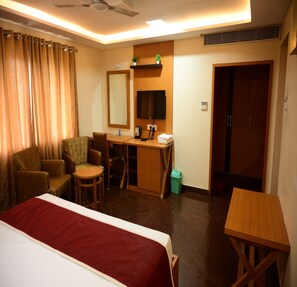 Family Triple Room | Free WiFi - HOTEL PAMS (Mayiladuthurai)