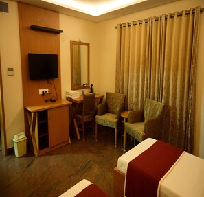 Family Triple Room | Free WiFi - HOTEL PAMS (Mayiladuthurai)