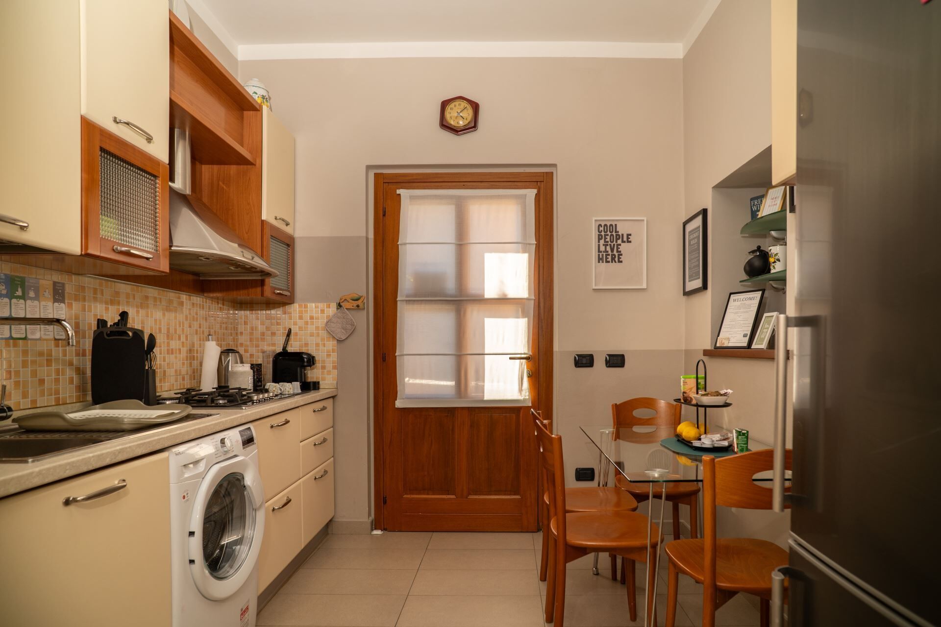 Frigorifero, microonde, forno, macchina per tè/caffè