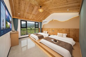 Desk, laptop workspace, blackout drapes, soundproofing - Wangxian Valley Scenic Area Chunxiang (Shang Rao)