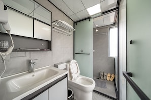 Standard Double Room, Mountain View | Bathroom | Shower, hydromassage showerhead, hair dryer, slippers - Wangxian Valley Scenic Area Chunxiang (Shangrao)