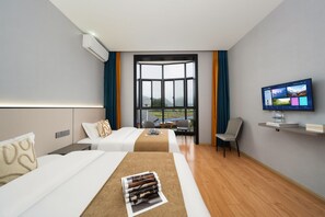 Chambre Standard avec lits jumeaux, balcon, vue montagne | Vue de la chambre