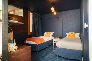A room with two beds, a wooden dresser, a mirror, and a hanging light fixture. - Henriette Apt Terrace, Lake Access (Angera)