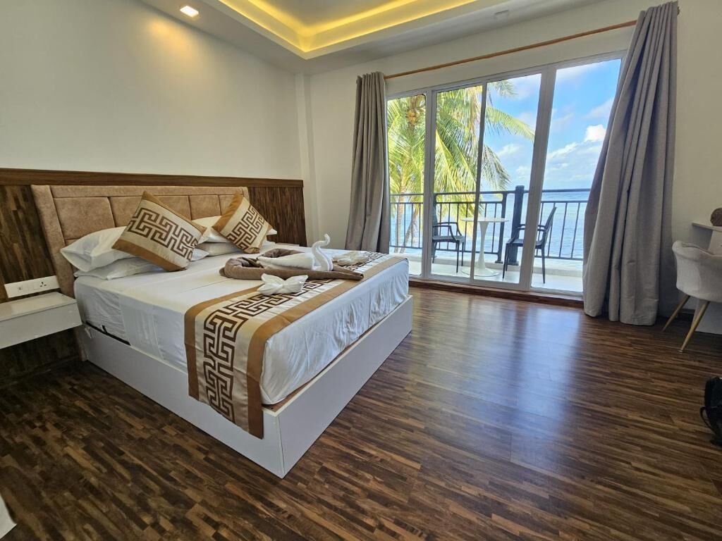 Chambre Double Deluxe, balcon, vue partielle sur la mer | Bureau, espace de travail pour ordinateur portable, Wi-Fi gratuit