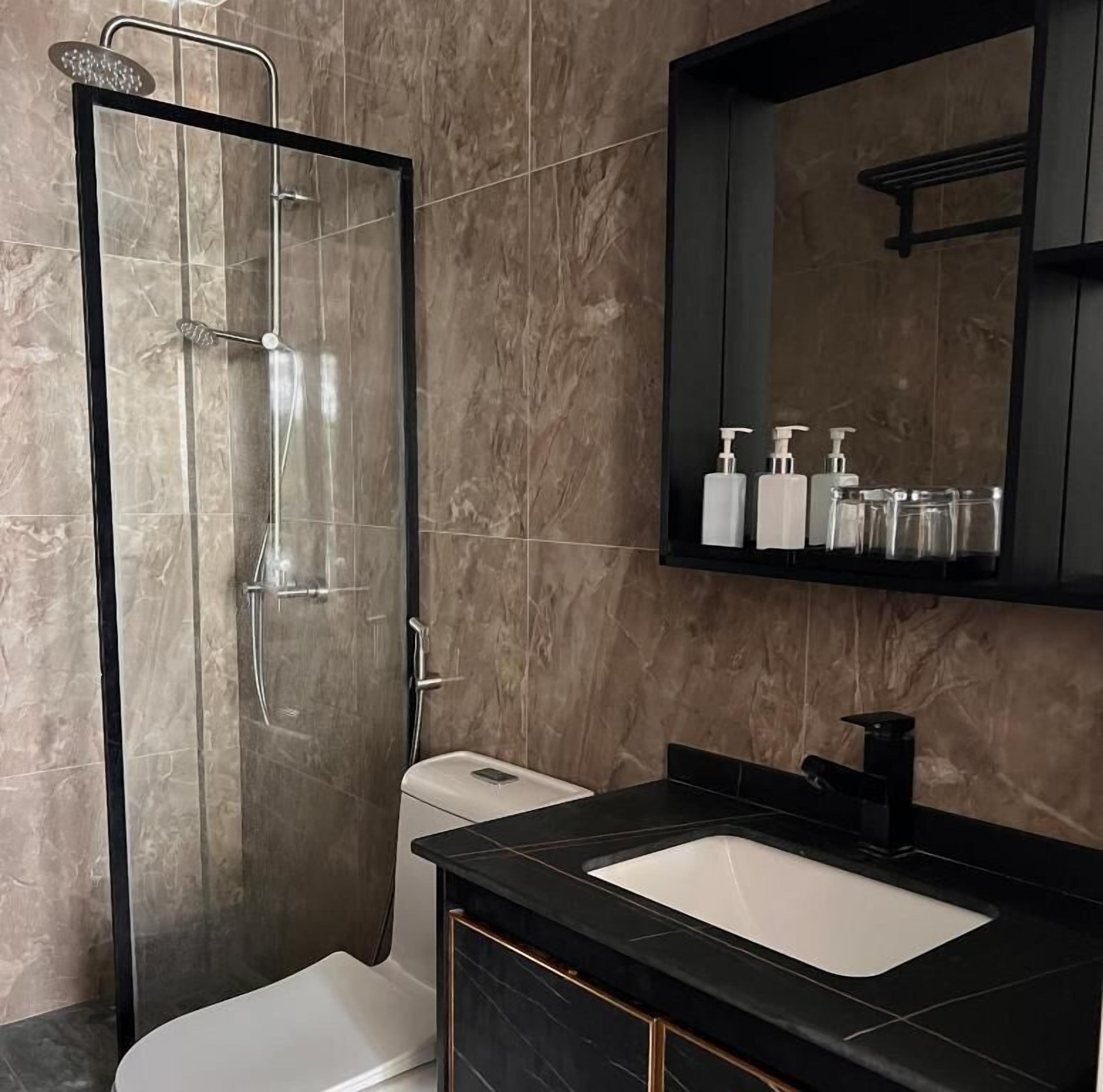 Shower, free toiletries, hair dryer, towels