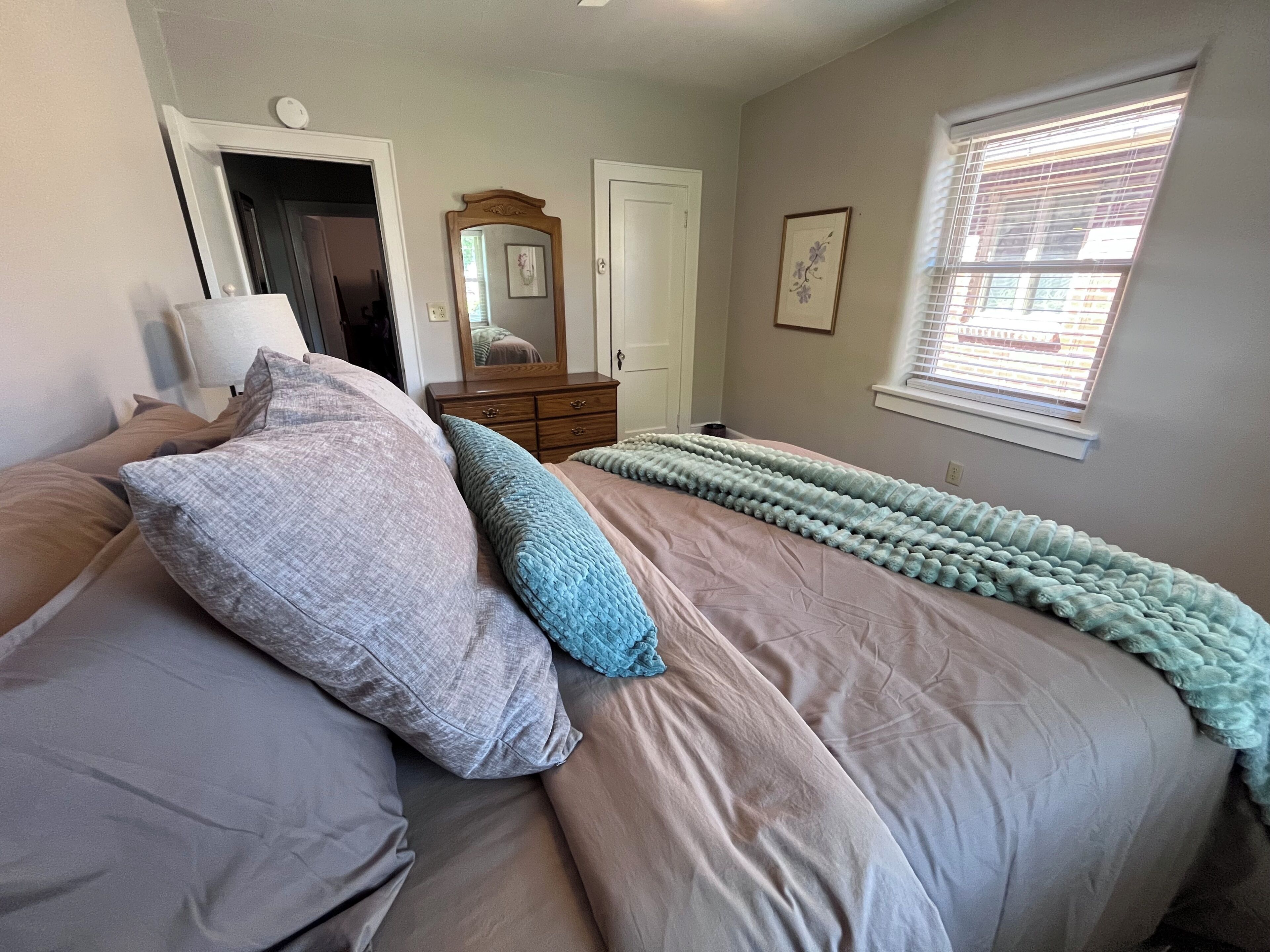 2 bedrooms, iron/ironing board, travel cot, free WiFi
