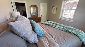 2 bedrooms, iron/ironing board, travel cot, free WiFi
