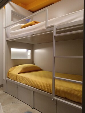 Blackout curtains, free WiFi - Il Sassolino - Hostel (Riomaggiore)