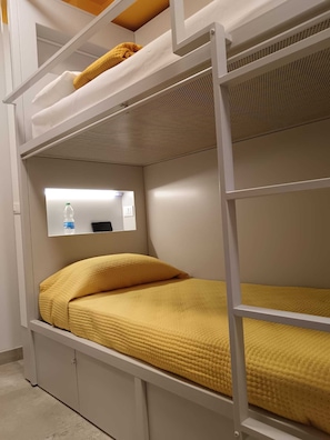 Blackout curtains, free WiFi - Il Sassolino - Hostel (Riomaggiore)