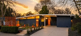 Midcentury Modern Oasis: Atomic Ranch Reimagined