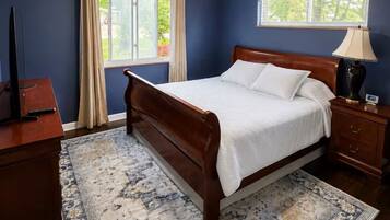 3 bedrooms, iron/ironing board, WiFi (free), bed sheets