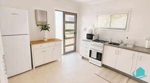 Coffee/tea maker, fridge, microwave, oven - Coastal Hideaway @ Pelican, Walk to Beach & Lake (Pelican)