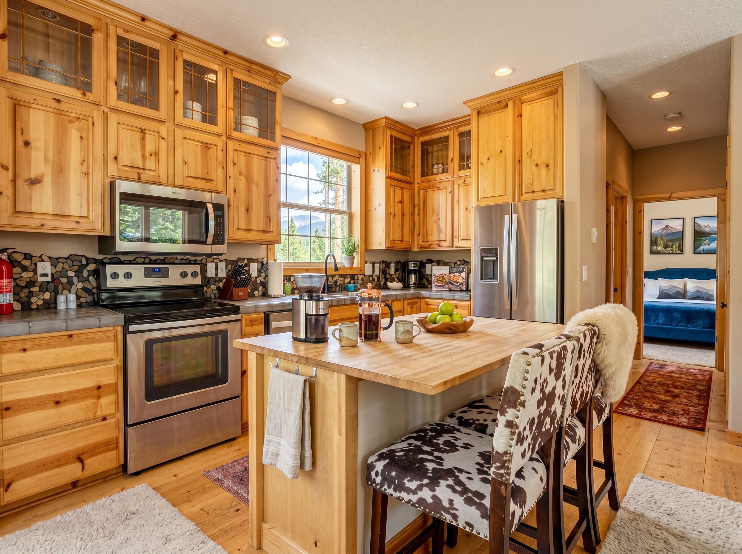 Refrigerador, microondas, horno y parrilla de estufa 