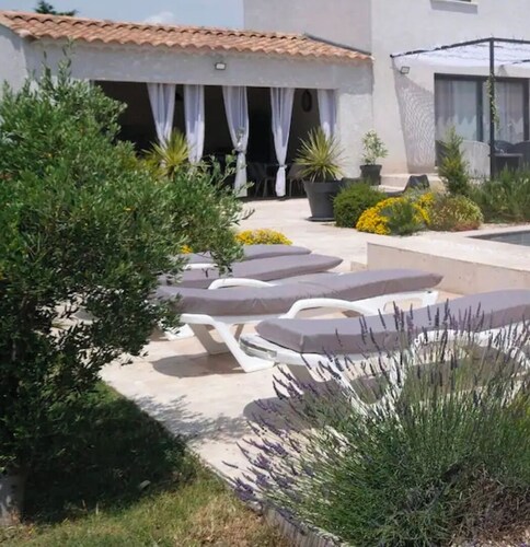 Couples getaway with pool and pool house