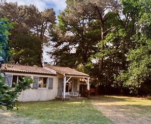 Exterior - House with large garden, bike paths, bike beaches, pets welcome! (Les Mathes)