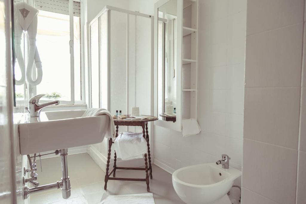 Economy-Doppel- oder -Zweibettzimmer | Badezimmer