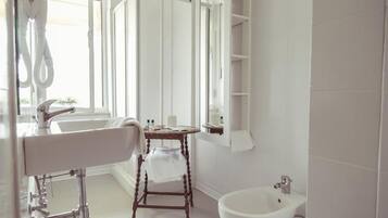 Economy-Doppel- oder -Zweibettzimmer | Badezimmer