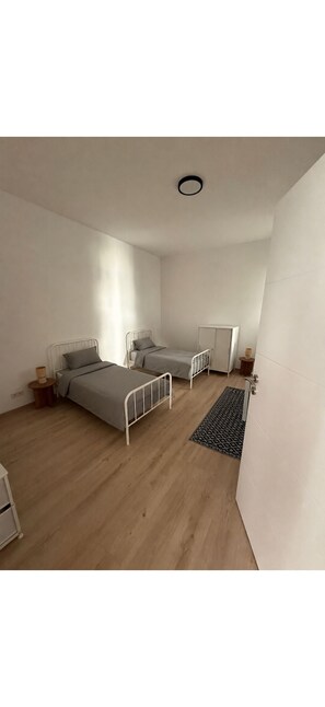 3 bedrooms, WiFi, bed sheets - 62sqm,top location,ground floor,central,newly renovated,central,balcony (Magdeburg)