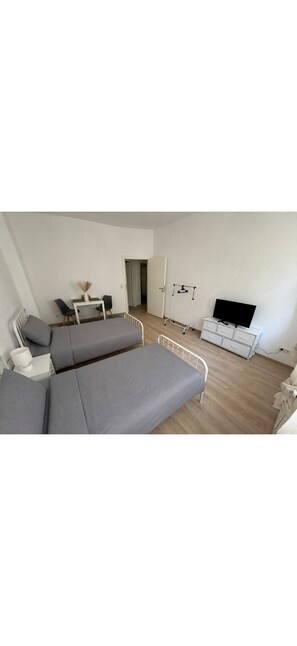 3 bedrooms, WiFi, bed sheets - 62sqm,top location,ground floor,central,newly renovated,central,balcony (Magdeburg)