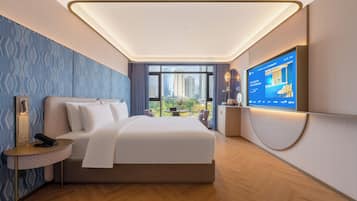 Panoramic Single Room, Patio, River View
