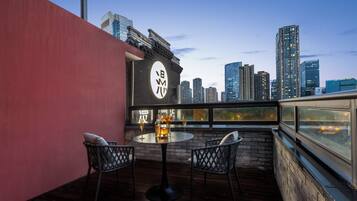 Suite estudio panorámica, vista al parque | Vista del balcón