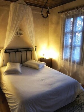 Basic Double or Twin Room, Courtyard View | In-room safe, blackout drapes, soundproofing, iron/ironing board - VAROSI GUESTHOUSE (EDESSA)