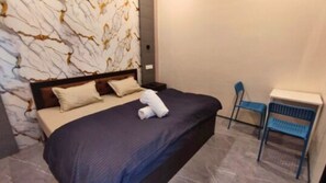 Deluxe Room - Madhuram Guest House (Varanasi)