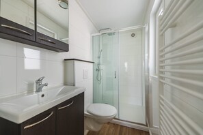 Bathroom - Beautiful Riverside Lodge with Panoramic Views (Zuna)