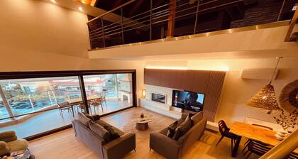 Luxury property in a quiet neighborhood 5' from the sea and 10' from the center!