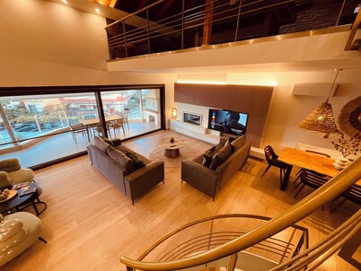Luxury property in a quiet neighborhood 5' from the sea and 10' from the center!