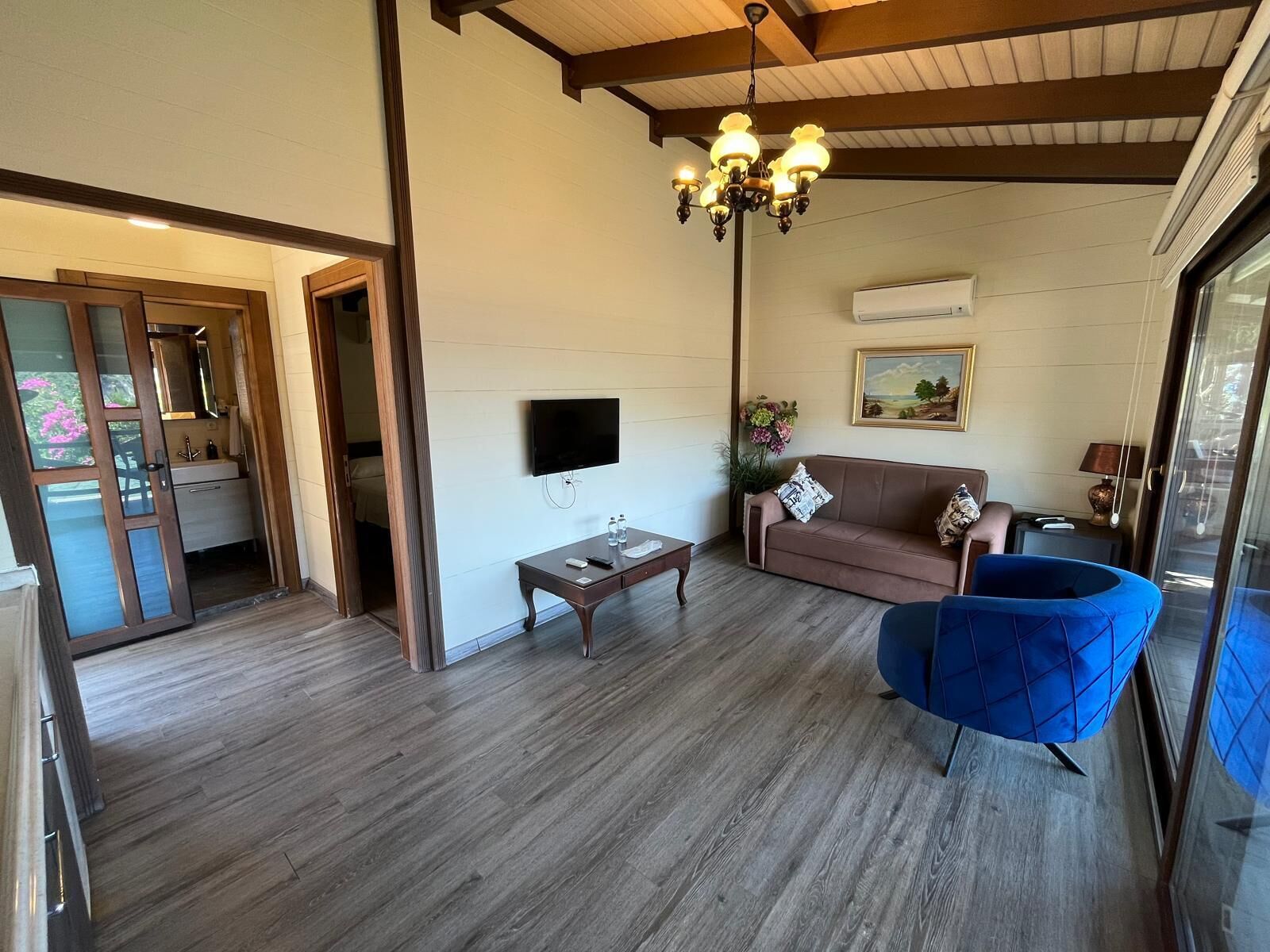 Deluxe Apartment, Balcony, Sea View | Living area