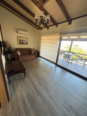 Deluxe Apartment, Balcony, Sea View | Living area - Seal beach (Mordoğan)