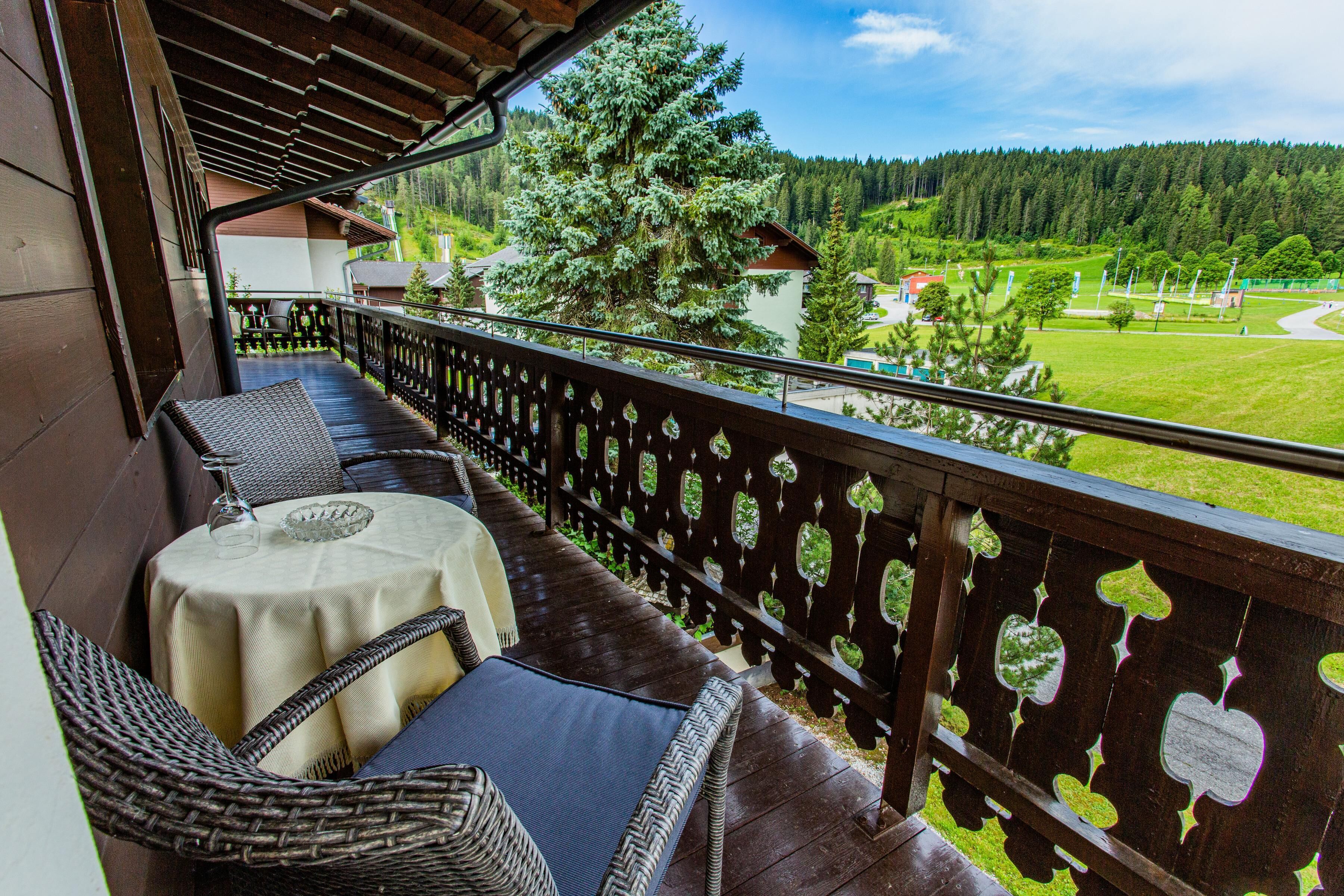 Balkon mit Sitzgelegenheit