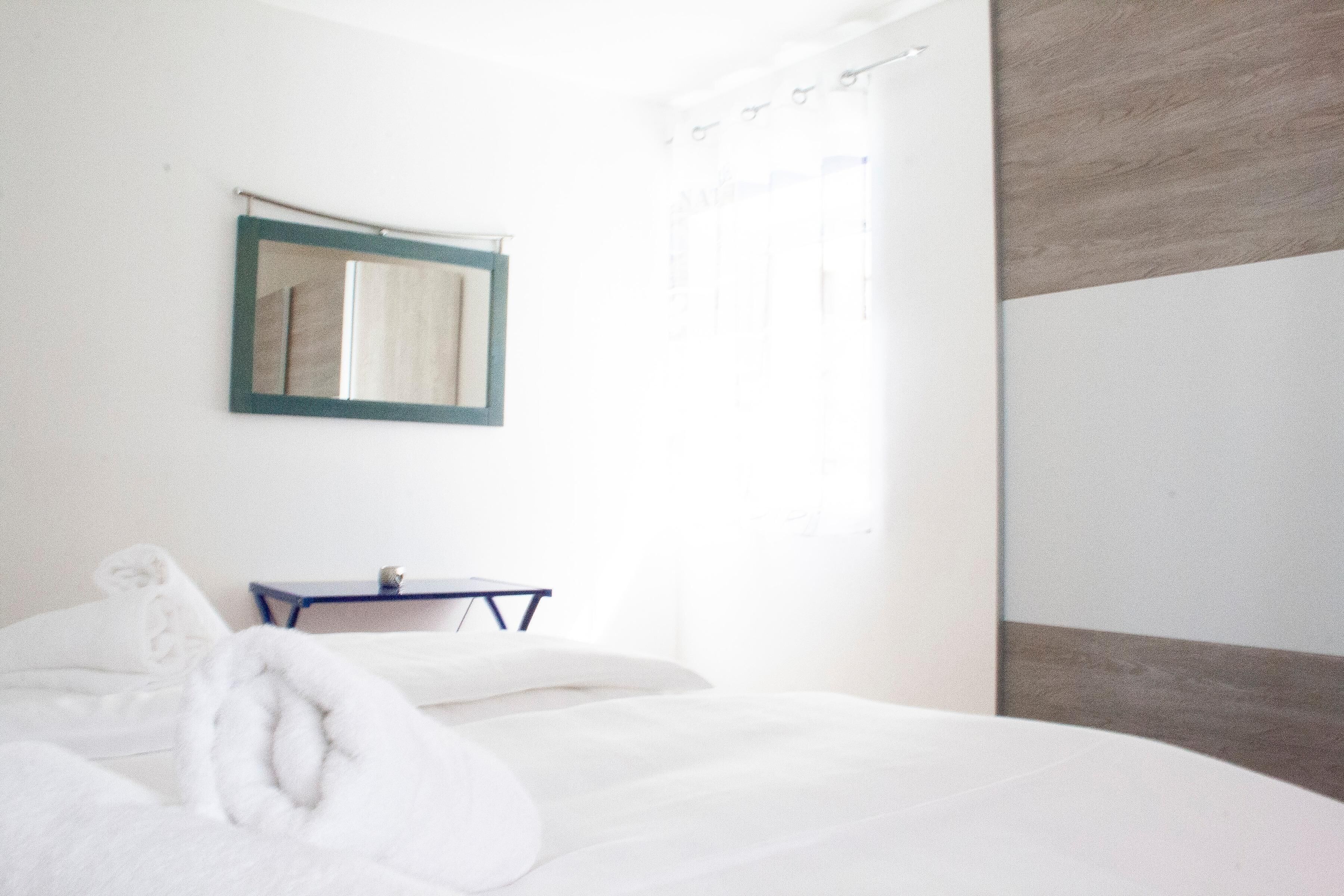 Bedroom 1, double bed