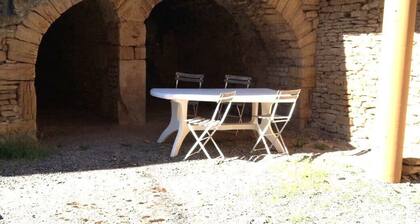CHARMING APARTMENT IN THE HEART OF PIERRES DOREES