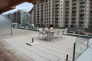 Outdoor dining - Seafront apartment in Nieuwpoort Bad (Nieuwpoort)