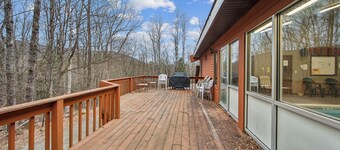 Heated Pool + Game Lounge | Near Gore Mountain + Hudson River | Eagles Nest