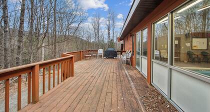 Heated Pool + Game Lounge | Near Gore Mountain + Hudson River | Eagles Nest