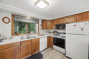 Coffee/tea maker, fridge, stovetop, dishwasher