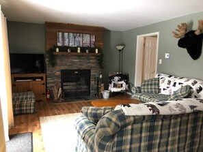 Living area - Covered Heated Pool + Rec Lounge | North Creek Stay |  Lies by AvantStay (North Creek)
