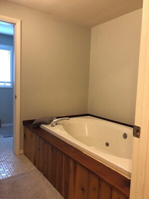 Bathroom - Mountain Townhome | Covered Heated Pool + Game Lounge | Hedges by AvantStay (North Creek)