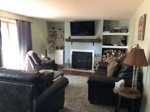 Living area - Mountain Townhome | Covered Heated Pool + Game Lounge | Hedges by AvantStay (North Creek)