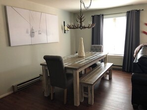 Dining - Mountain Townhome | Covered Heated Pool + Game Lounge | Hedges by AvantStay (North Creek)