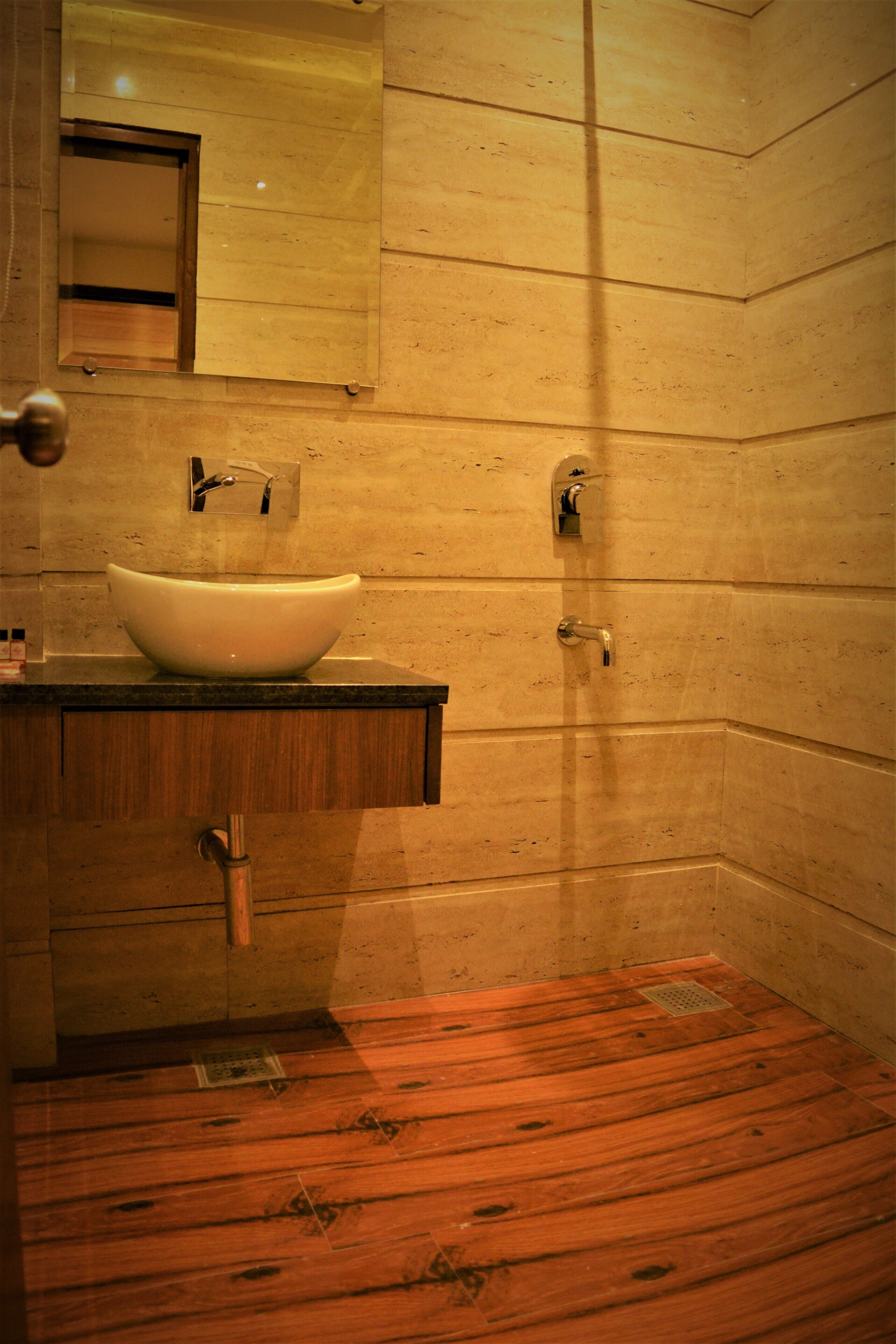 Classic Double Room | Bathroom | Free toiletries, hair dryer, slippers, towels