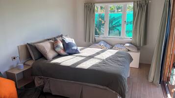 1 bedroom, bed sheets