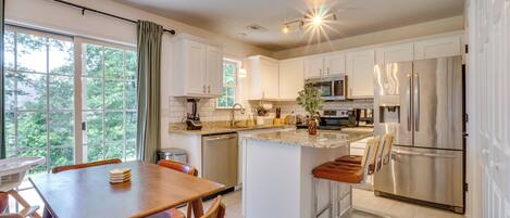 Fridge, microwave, stovetop, dishwasher