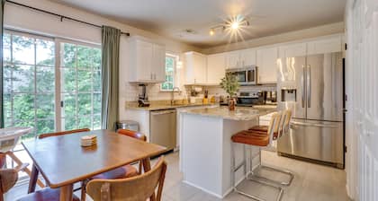 Community Pool / Close to Downtown Greenville