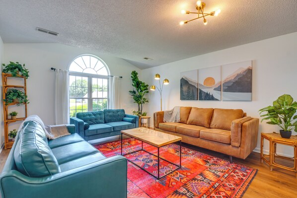 Living area - Family Home w/ Community Perks in Simpsonville! (Simpsonville)
